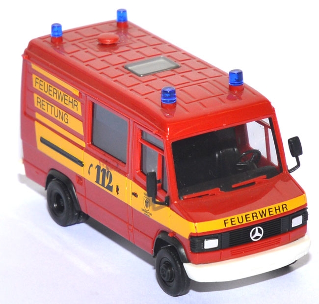 Mercedes-​Benz T2 RTW Feuerwehr München rot