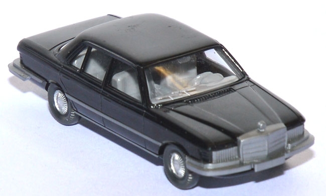 Mercedes-​​​​Benz 450 SE schwarz