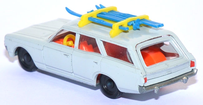 Opel Rekord Caravan mit Ski