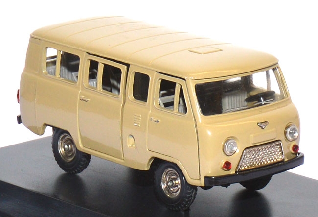 UAZ 452B Bus beige