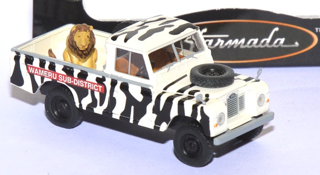 Land Rover 109 Serie 3 Daktari mit Löwe Clarence