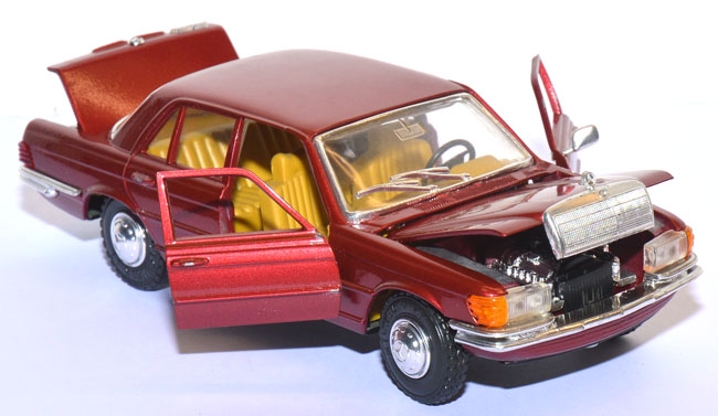 Mercedes-Benz 450 SE 1:24