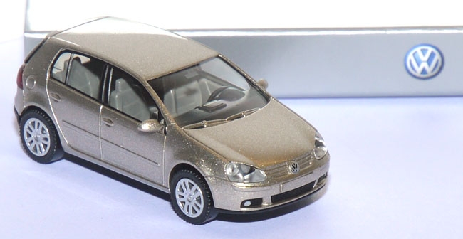 VW Golf 5 4türig wheatbeigemetallic