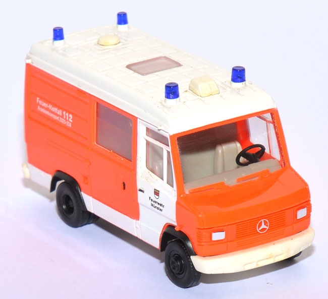 Mercedes-​Benz T2 RTW Feuerwehr Münster leuchtrot