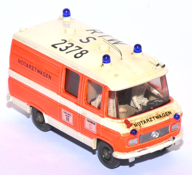 Mercedes-​​​Benz L 406 Notarztwagen Feuerwehr