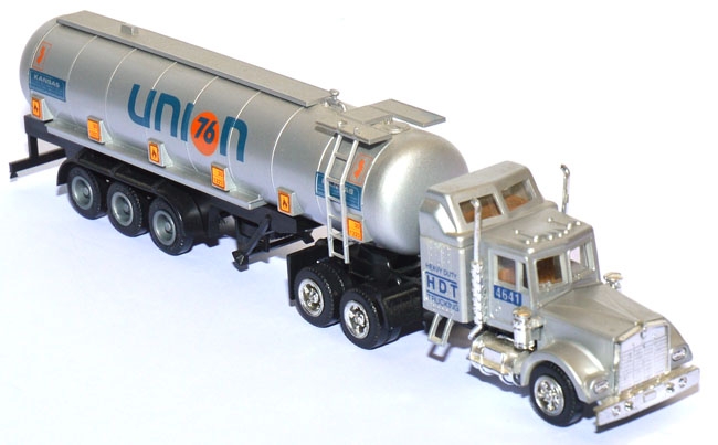 Kenworth CON Sleeper HDT Heavy Duty Trucking Tanksattelzug Union 76