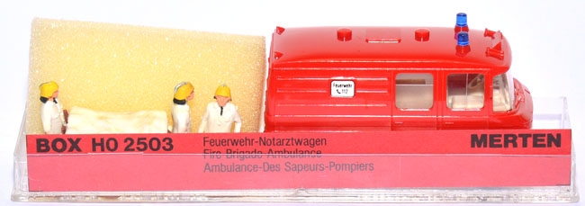 Dioramapackung Feuerwehr-Notarztwagen mit Figuren