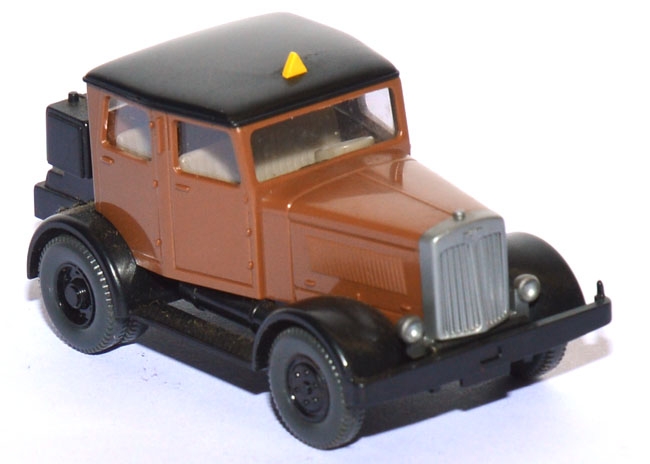 Hanomag ST 100 Solozugmaschine lehmbraun