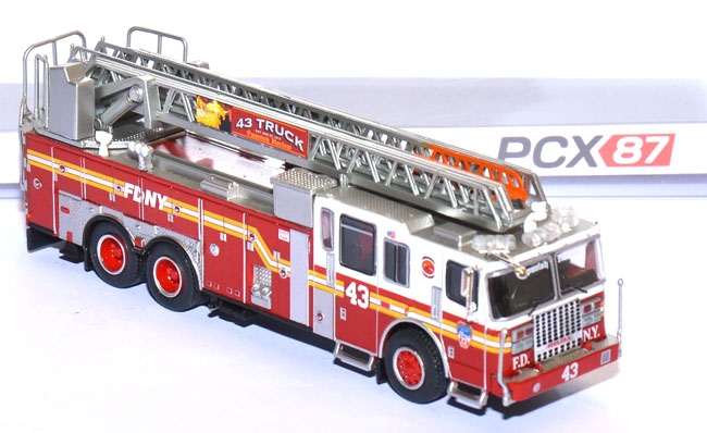 Ferrara Ultra FDNY Ladder Manhattan - Feuerwehr Nes York