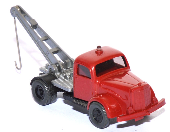 Mercedes-​Benz L 5000 II Abschleppwagen rubinrot