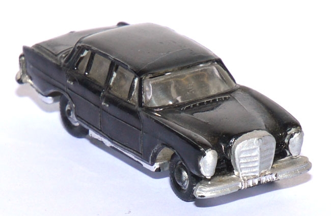 Mercedes-Benz 220 SE schwarz