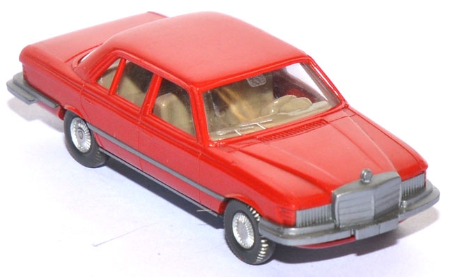 Mercedes-​​​​Benz 450 SE rot