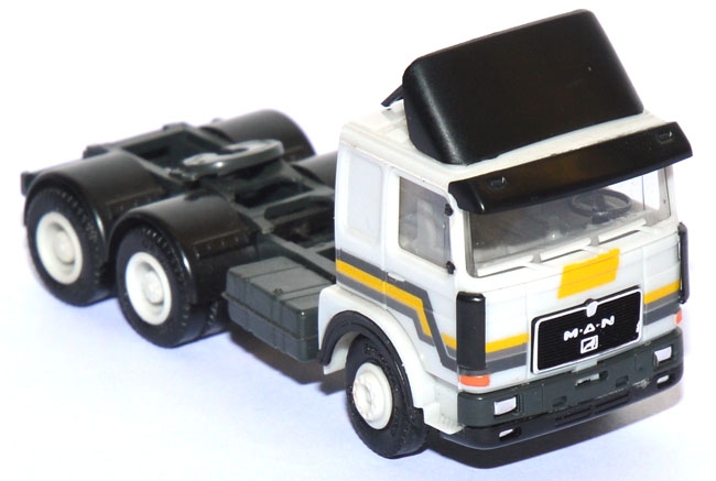 MAN 26.361 DFLS Solozugmaschine grauweiß