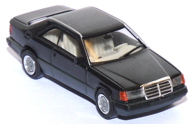 Mercedes-​​​Benz 300 CE Coupé schwarz