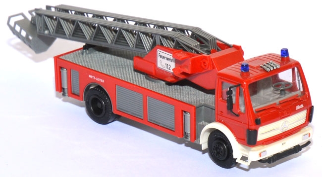Mercedes-​​​​Benz NG Drehleiter DLK 23/12 SE Metz Feuerwehr rot