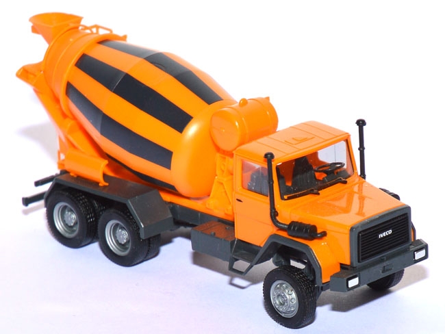 Magirus Iveco Hauber Betonmischer-LKW orange