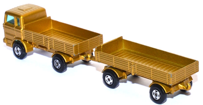 01 + 02 Mercedes-Benz Truck + Trailer
