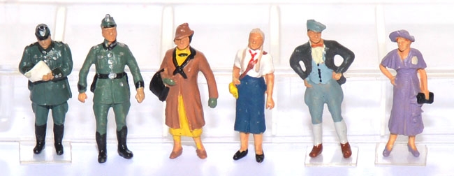 Figuren Passanten und Polizei um 1936  6 Stück