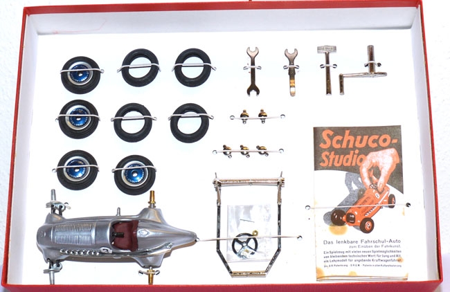 Schuco-Studio  - Für den kleinen Rennwagen-Monteur