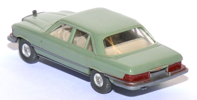 Mercedes-​​Benz 450 SE resedagrün