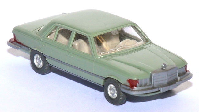 Mercedes-​​Benz 450 SE resedagrün