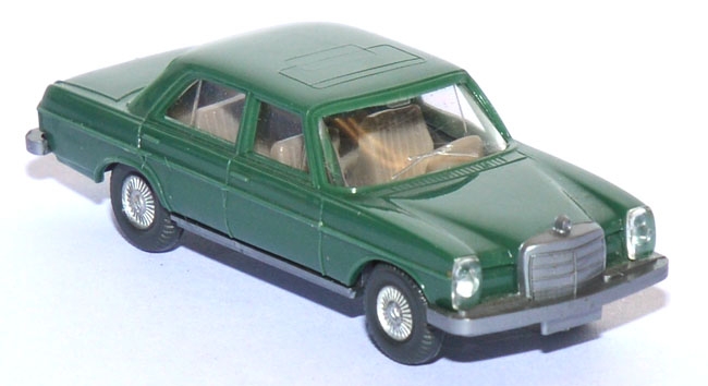 Mercedes-​​​​Benz 200/8 patinagrün