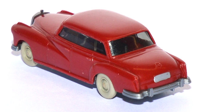 Mercedes-​Benz 300 Adenauer weinrot