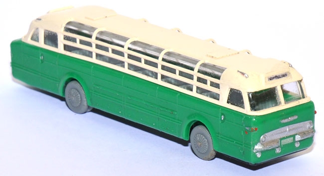 Ikarus 55 Reisebus grün