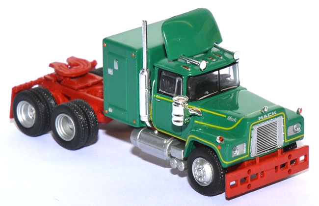 Mack RS 700 Solozugmaschine grün