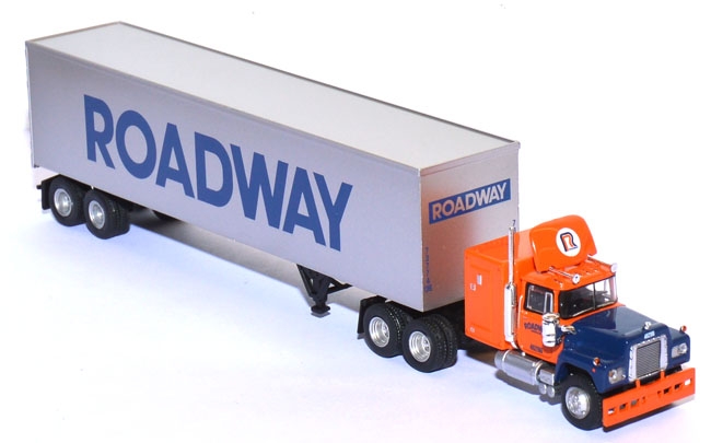 Mack RS 700 Koffersattelzug Roadway