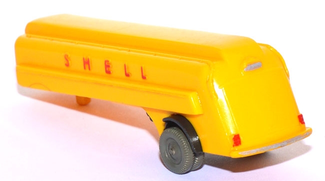 Auflieger von Tanksattelzug Shell unverglast