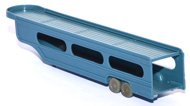 Auflieger von Autotransportsattelzug mattgraublau