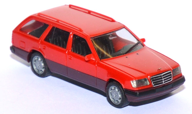 Mercedes-​Benz E 320 T-​Modell rot