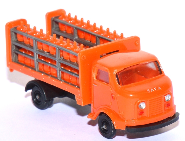 Sava Pritschen-LKW mit Gasflaschen Butangas orange