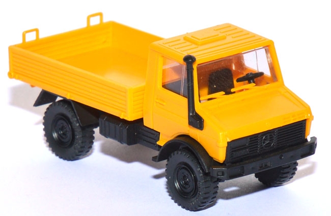Mercedes-​Benz Unimog U 1700 L gelb