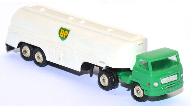 Unic Esterel Citerne Tanksattelzug BP