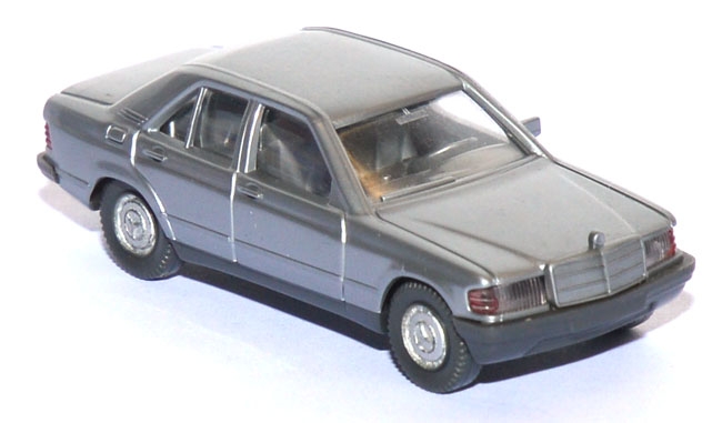 Mercedes-​Benz 190 E silbermetallic