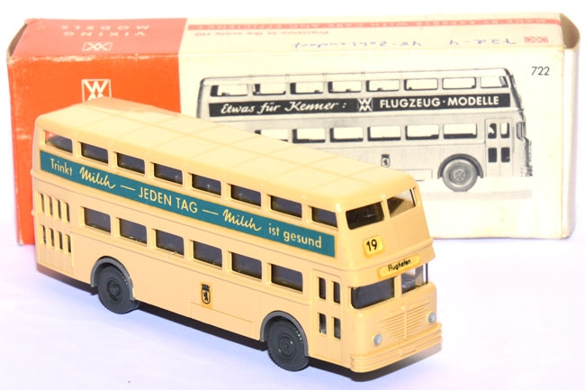 Büssing Doppeldeckerbus D2U Trinkt Milch Flughafen