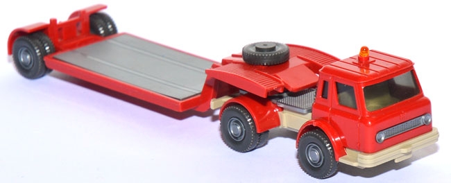 International Harvester Tiefladesattelzug rot
