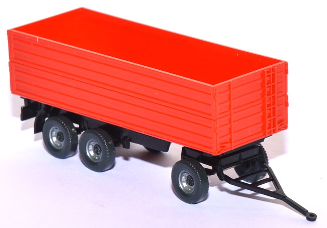 Landwirtschaftlicher Dreiachsanhänger rot