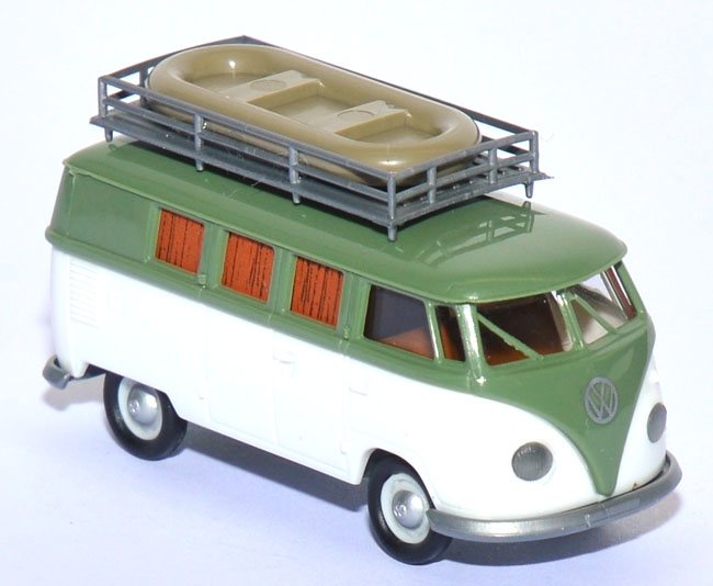 VW T1 Campingbus mit Dachgepäckträger u. Schlauchboot