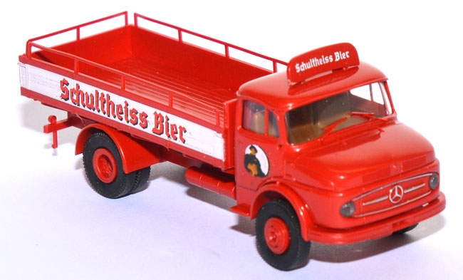 Mercedes-​Benz L 322 Bierpritsche Schultheiss Bier rot