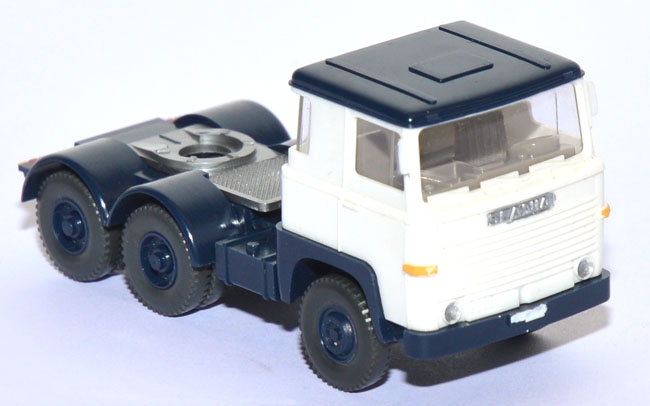 Scania 111 LB Solozugmaschine weiß