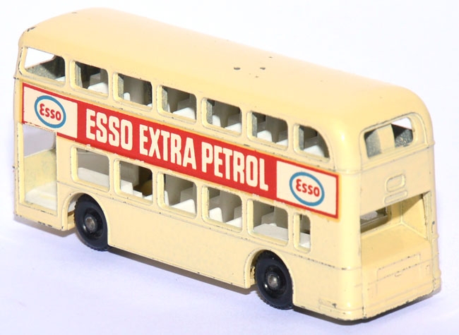 74B Daimler Bus Esso creme
