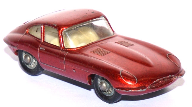 32B Jaguar E Type rot