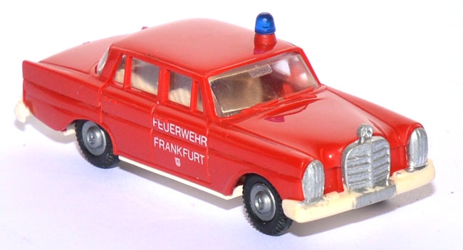 Mercedes-​Benz 220 S Feuerwehr Frankfurt rot