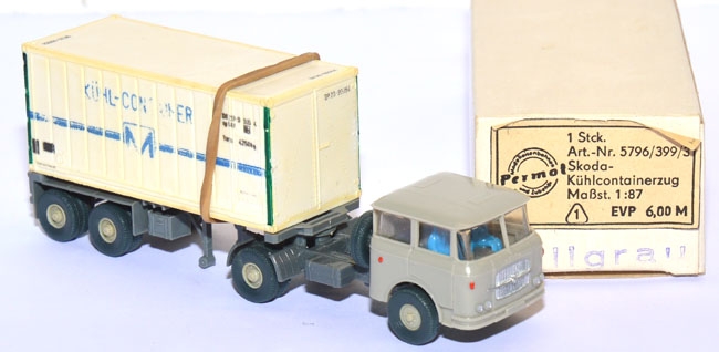 Skoda S 706 RTTN Sattelzug Container 20 ft Kühl-​Container grau