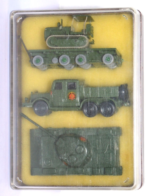 Geschenkpackung Armeefahrzeuge 2 NVA Militär