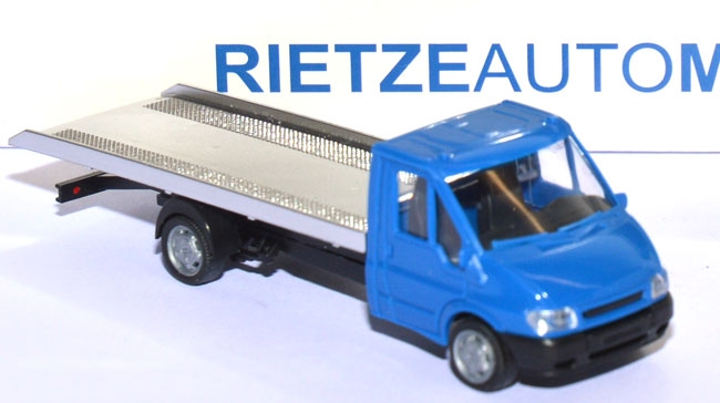Ford Transit Abschleppwagen blau