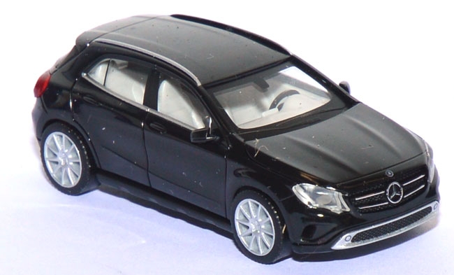 Mercedes-Benz GLA-Klasse nachtschwarz